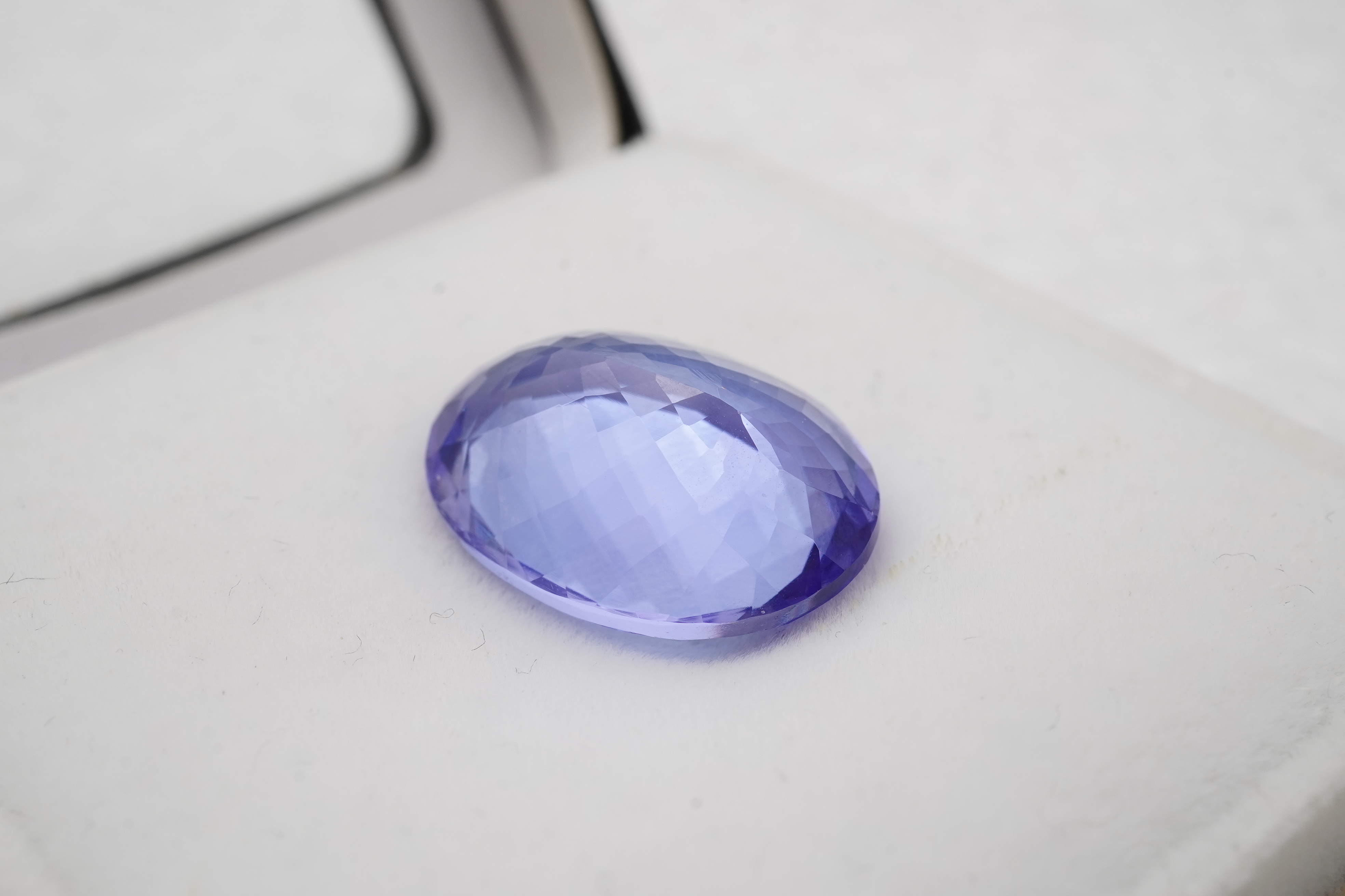 An unmounted tanzanite